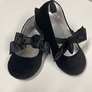 Gymboree velvet dress shoes with bow